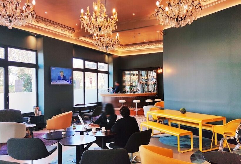 هتل Hôtel L'univers