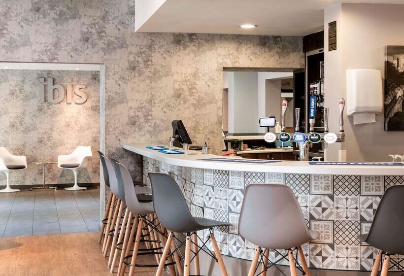 בית מלון כפרי Ibis York Centre