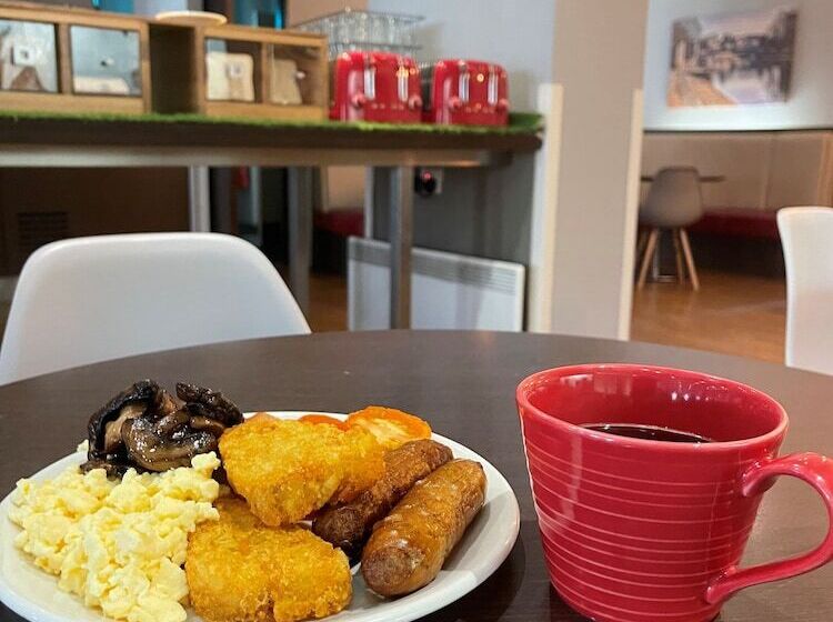 בית מלון כפרי Ibis York Centre