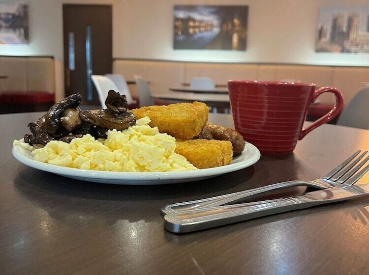 בית מלון כפרי Ibis York Centre