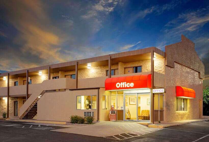 فندق Knights Inn Page