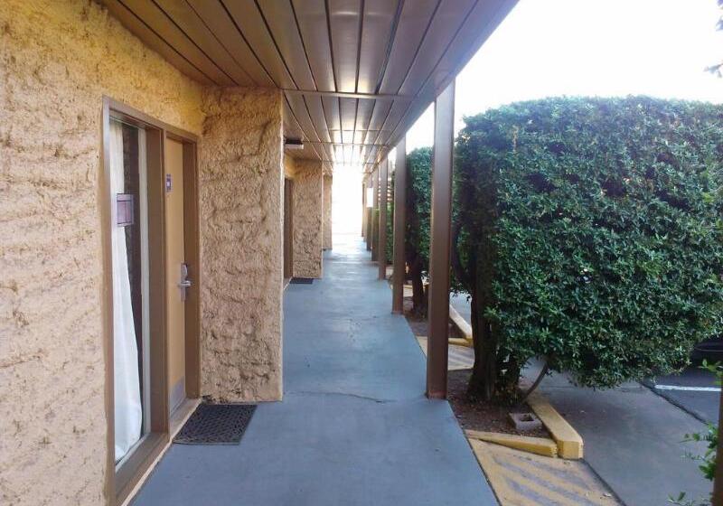 فندق Knights Inn Page