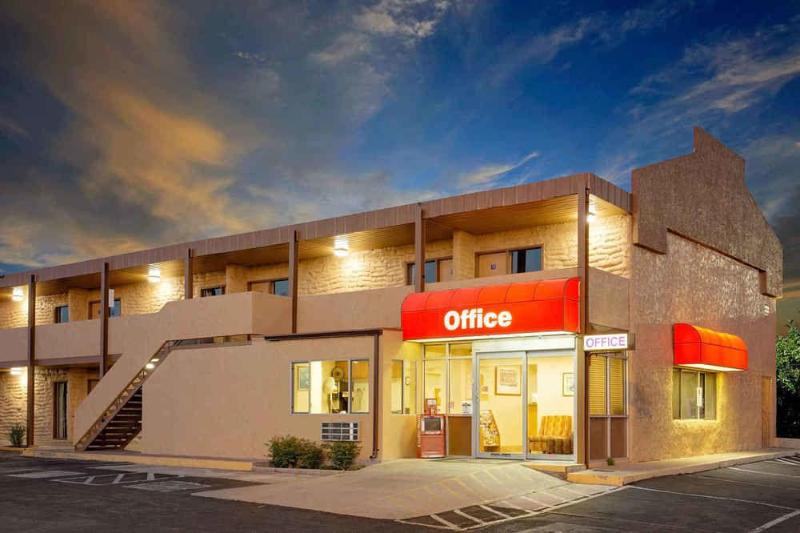 فندق Knights Inn Page