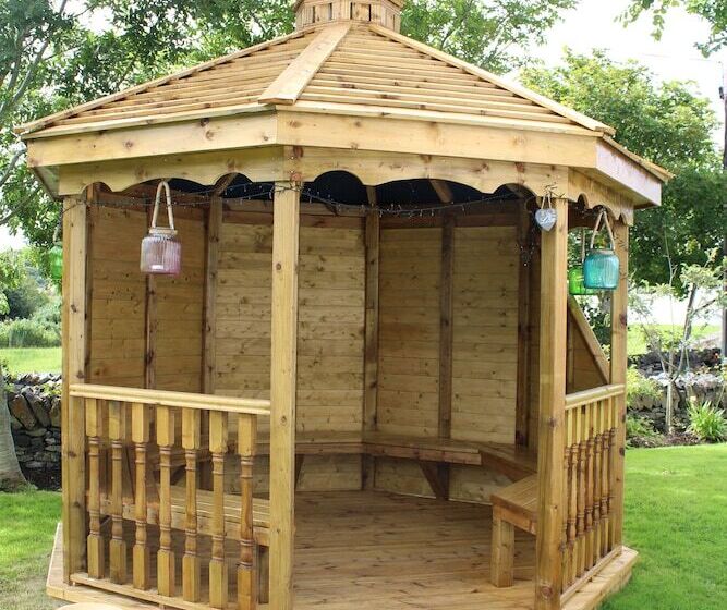 Отель Lake House