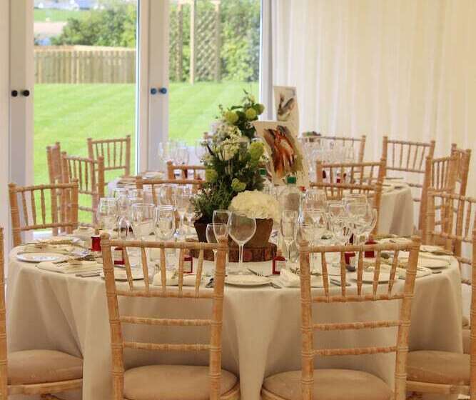 Отель Lake House