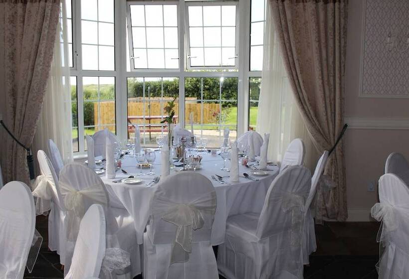 Отель Lake House