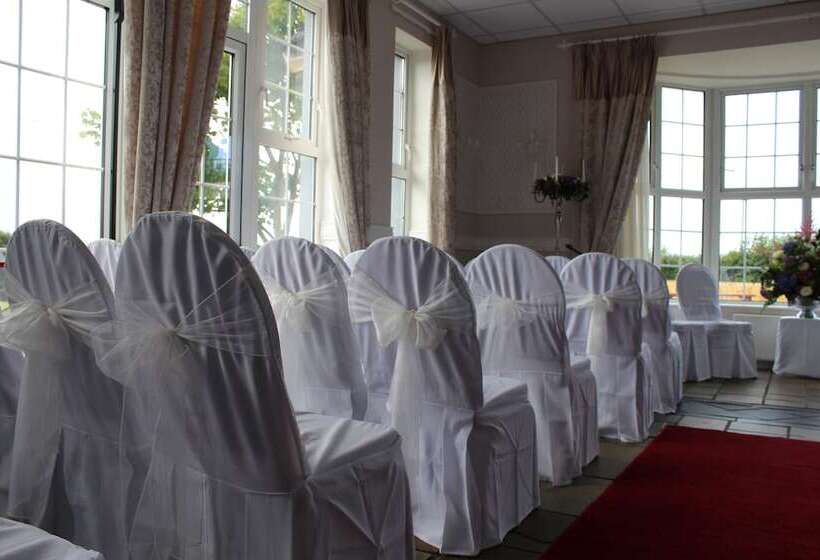 Отель Lake House