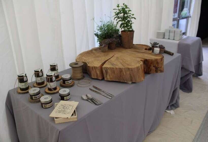 Отель Lake House