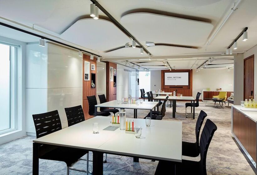 בית מלון כפרי London Heathrow Marriott