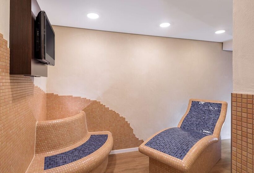 هتل NH Berlin Alexanderplatz