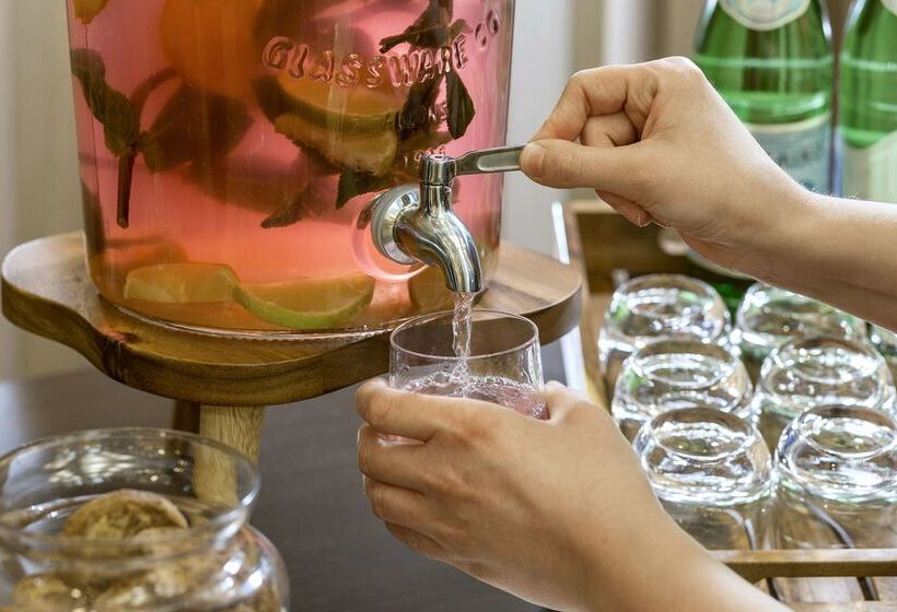 هتل NH Collection Berlin Mitte Am Checkpoint Charlie