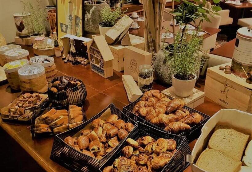 Radisson Blu Carlton Hotel, Bratislava