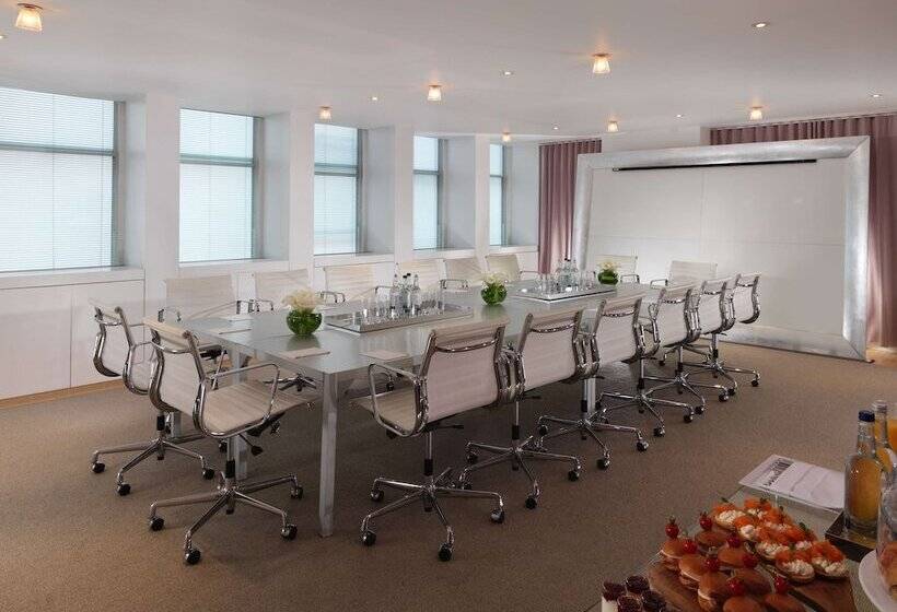 בית מלון כפרי Sanderson London