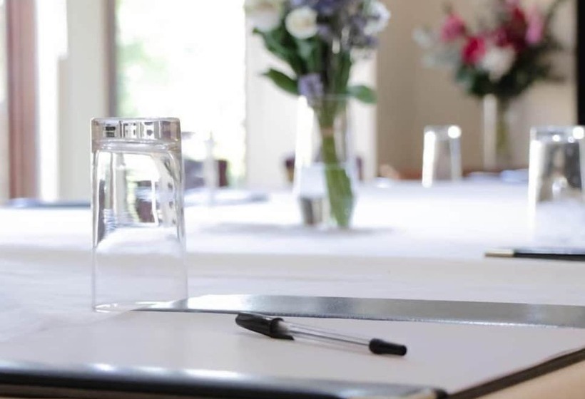 בית מלון כפרי The Holt