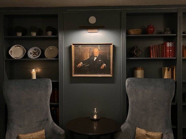 בית מלון כפרי The Holt