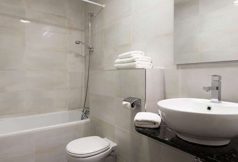 فندق The Originals City Hôtel, Aéroport Beauvais