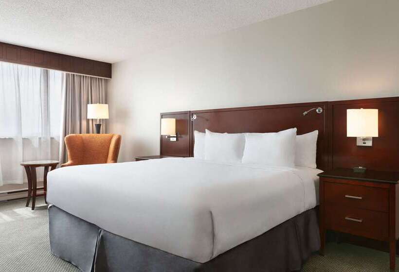 Travelodge By Wyndham Quebec City Hotel & Convention Centre
