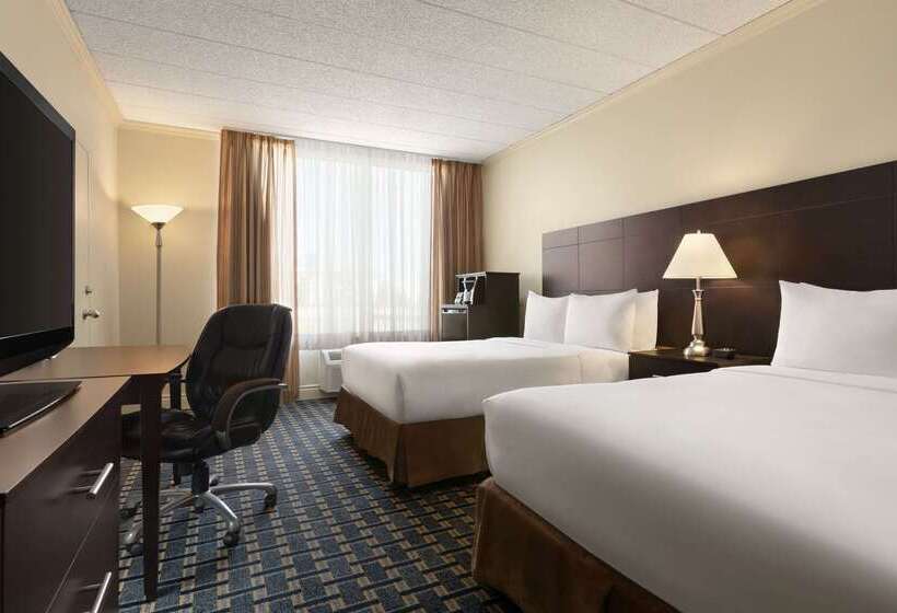 Travelodge By Wyndham Quebec City Hotel & Convention Centre