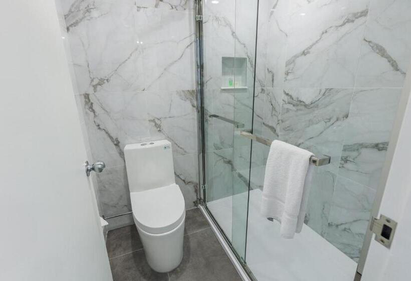 Travelodge By Wyndham Quebec City Hotel & Convention Centre