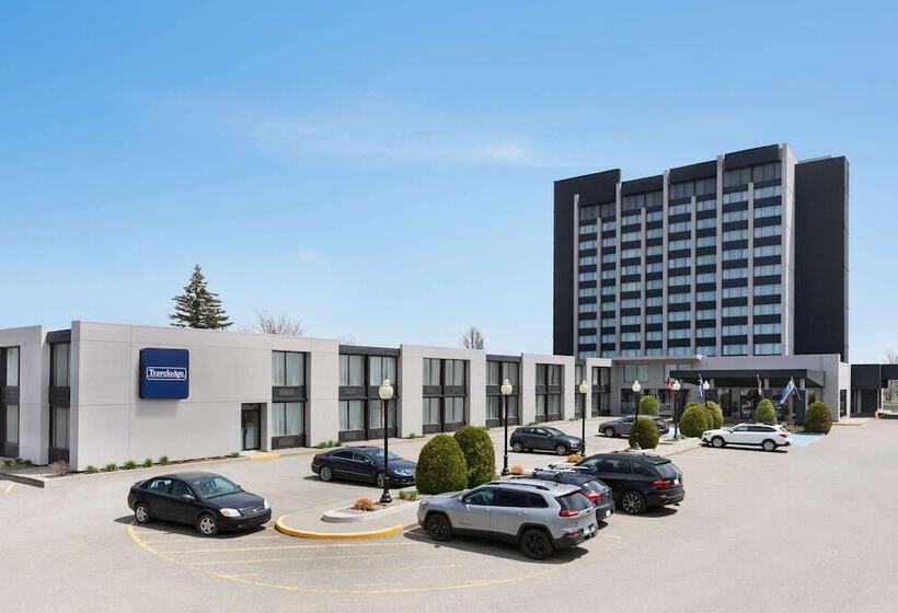 Travelodge By Wyndham Quebec City Hotel & Convention Centre