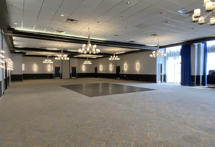 Travelodge By Wyndham Quebec City Hotel & Convention Centre