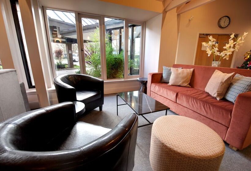 Waterloo Hub Hotel & Suites