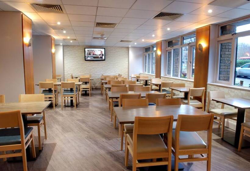 Waterloo Hub Hotel & Suites