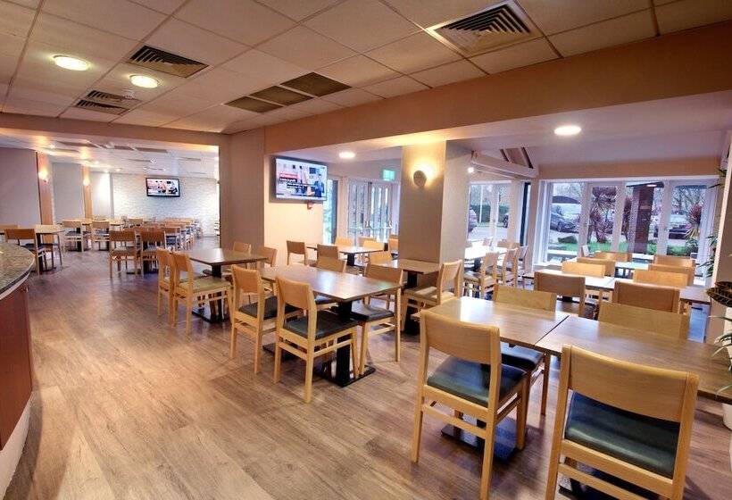 Waterloo Hub Hotel & Suites