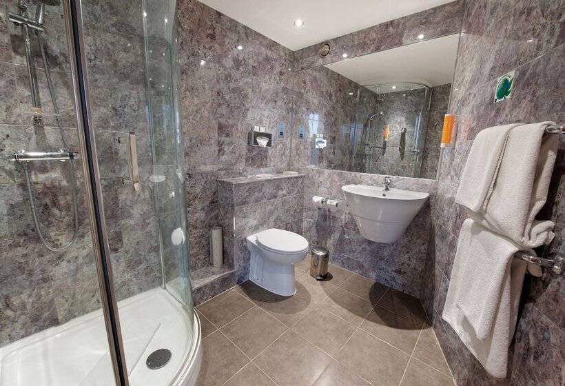 Waterloo Hub Hotel & Suites