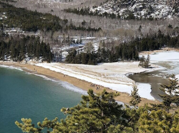 مبيت وإفطار Bluff House Inn