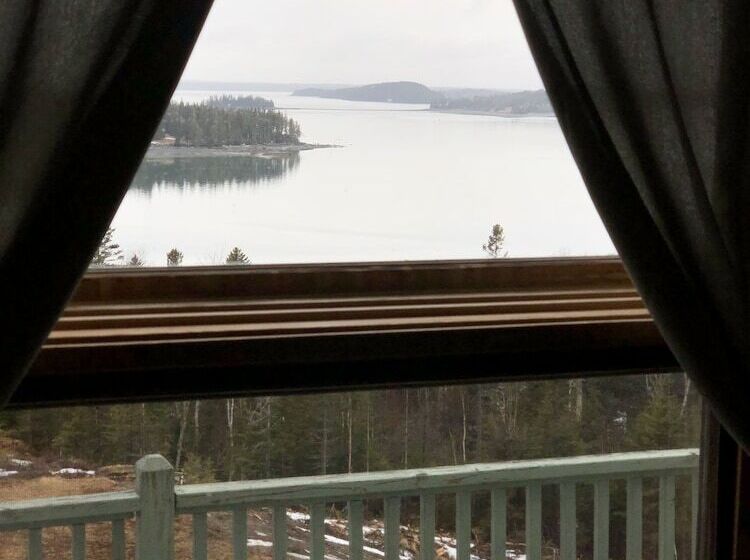 مبيت وإفطار Bluff House Inn