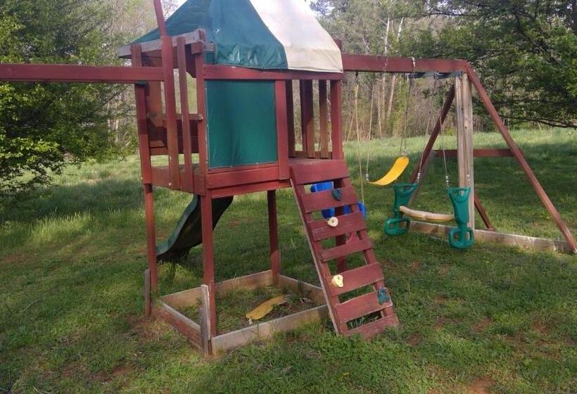 Bliss Point Farm And B&b, Llc