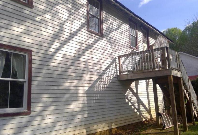 Bliss Point Farm And B&b, Llc