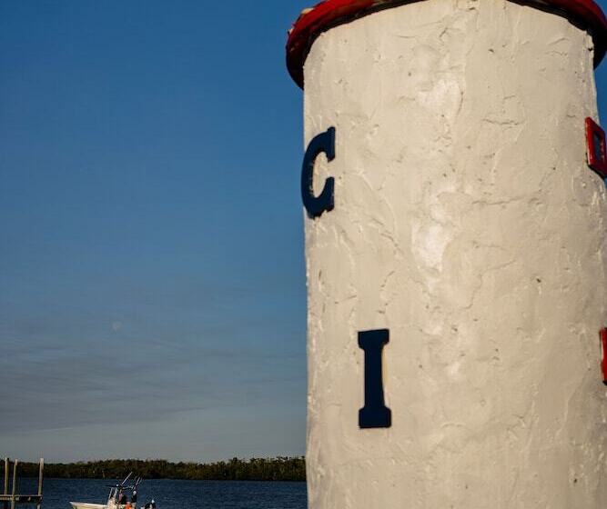 فندق Chokoloskee Island Park And Marina
