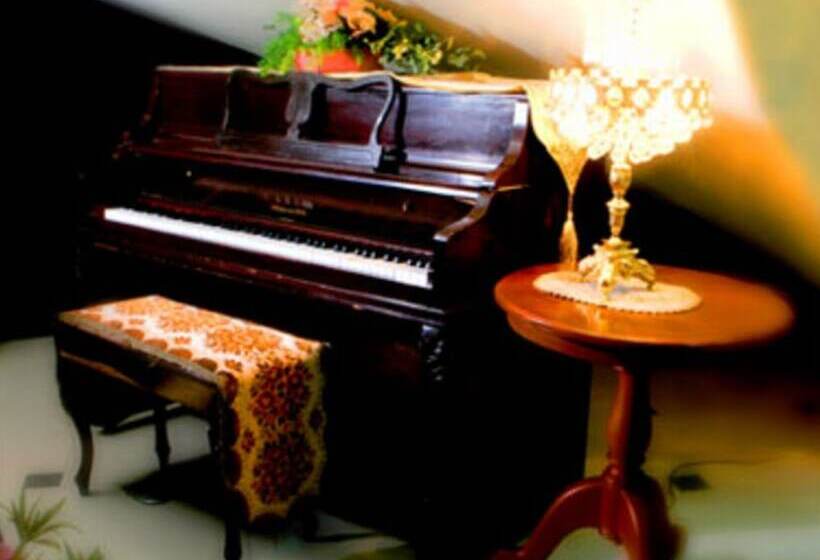 فندق Crown Royale