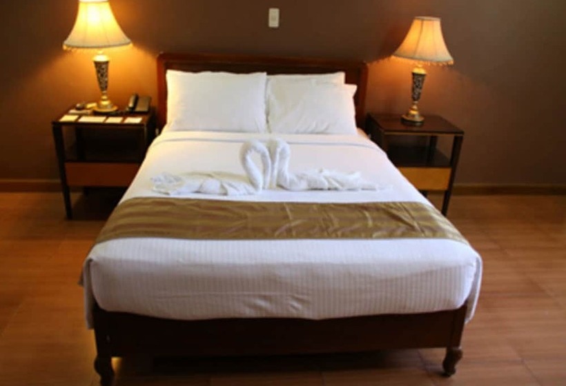 فندق Crown Royale