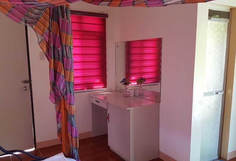 فندق Doña Josefa Aquino Poolside Resort