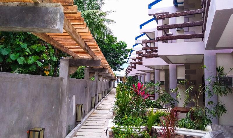 هتل Ferellee Beach Front Inn