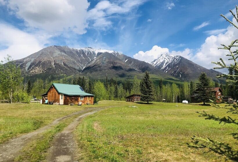 فندق Wrangell Mountain Lodge  Private Bathroom With Shower