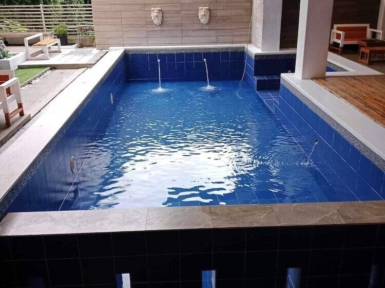 펜션 Reddoorz At Anton S Loft Designer Resort Pansol Calamba Laguna