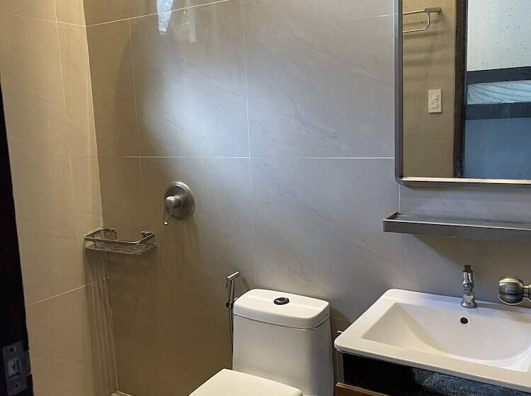 펜션 Reddoorz At Anton S Loft Designer Resort Pansol Calamba Laguna