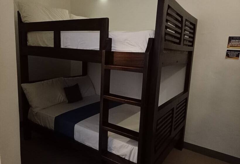 펜션 Reddoorz At Anton S Loft Designer Resort Pansol Calamba Laguna