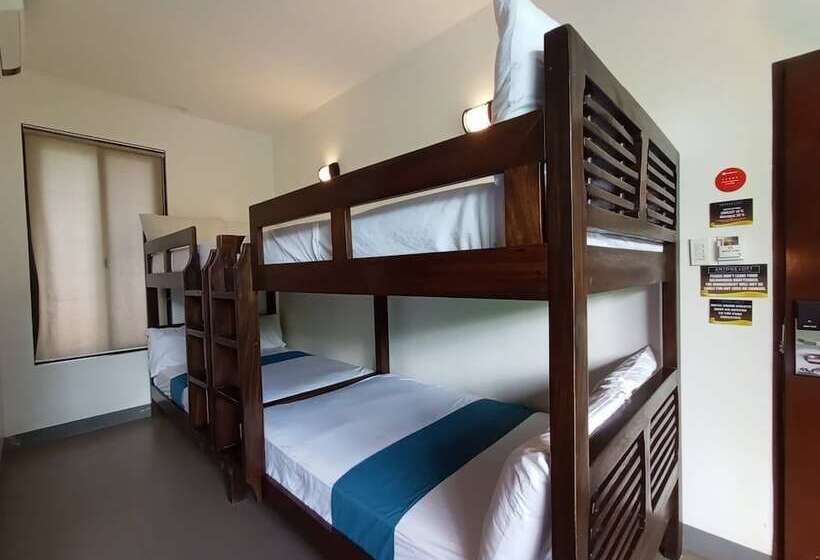 펜션 Reddoorz At Anton S Loft Designer Resort Pansol Calamba Laguna