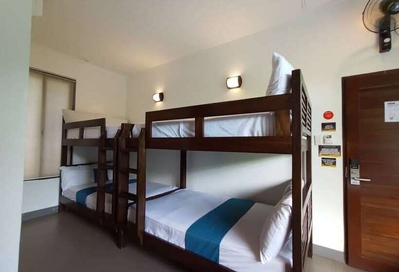 펜션 Reddoorz At Anton S Loft Designer Resort Pansol Calamba Laguna