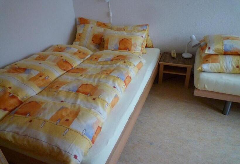 פנסיון Esthers Guesthouse