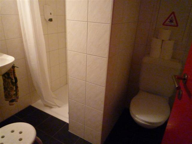 פנסיון Esthers Guesthouse