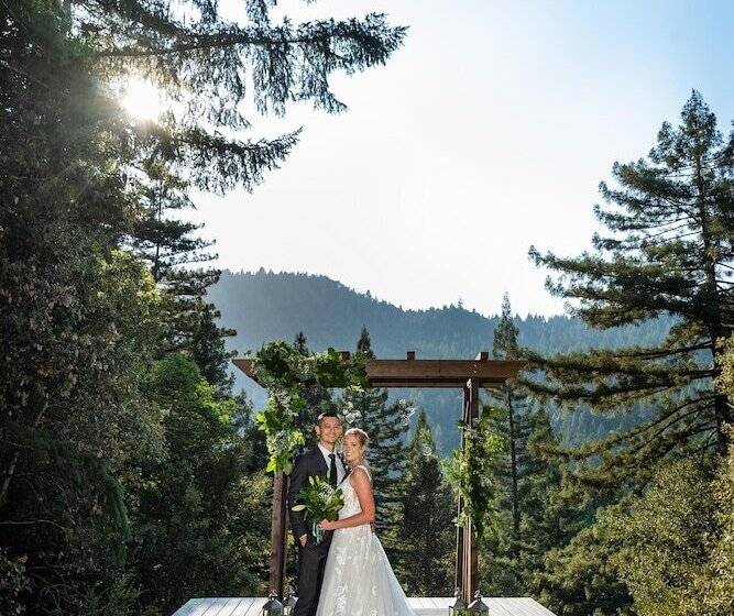 Redwoods River Resort