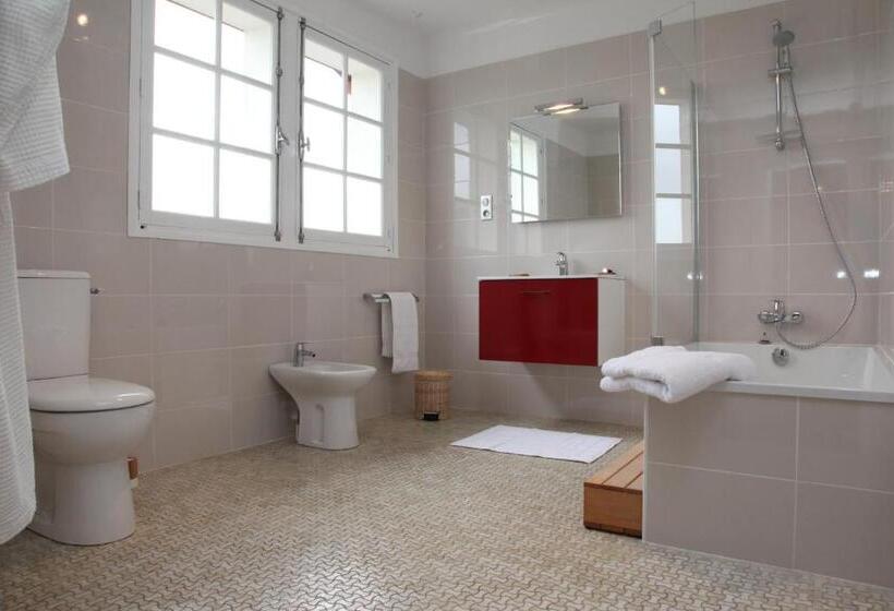 تختخواب و صبحانه Gure Lana