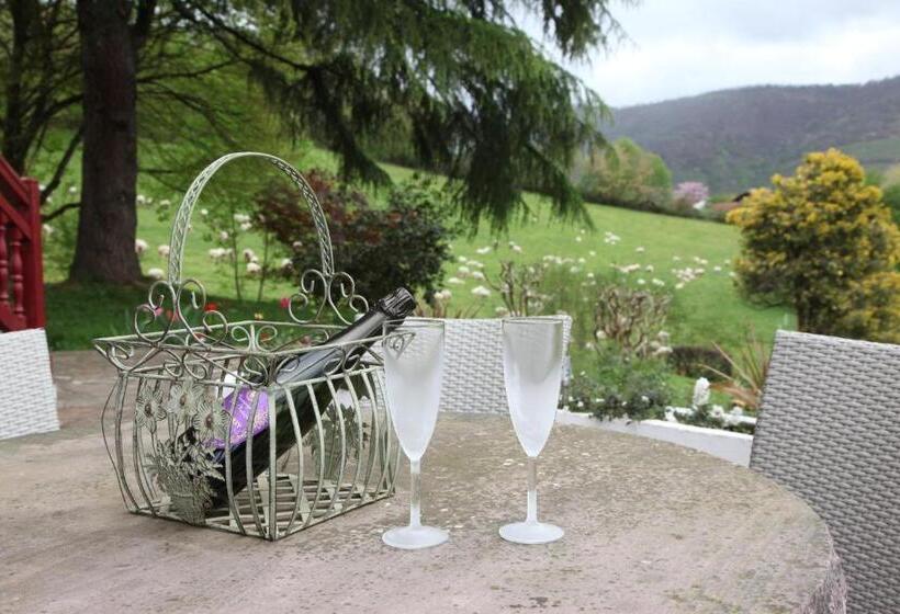 تختخواب و صبحانه Gure Lana