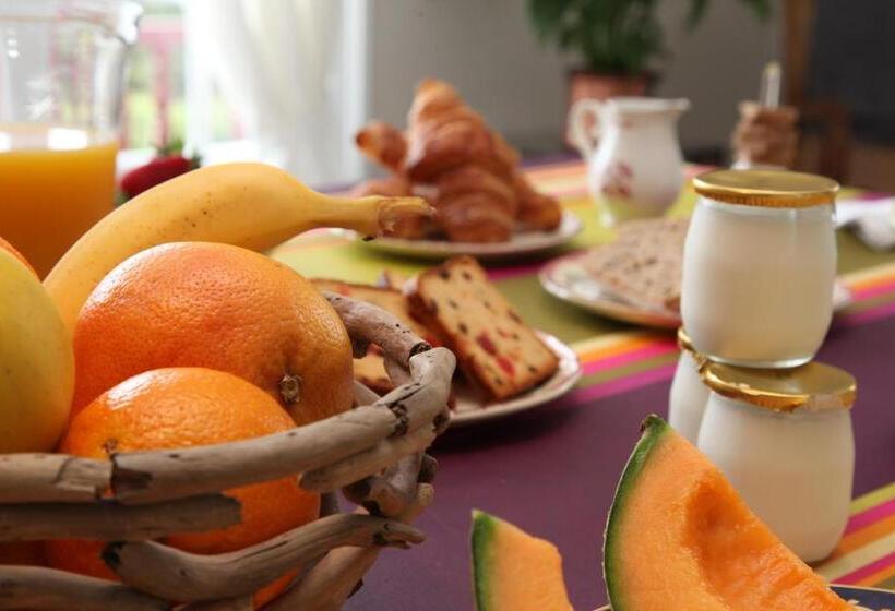 تختخواب و صبحانه Gure Lana